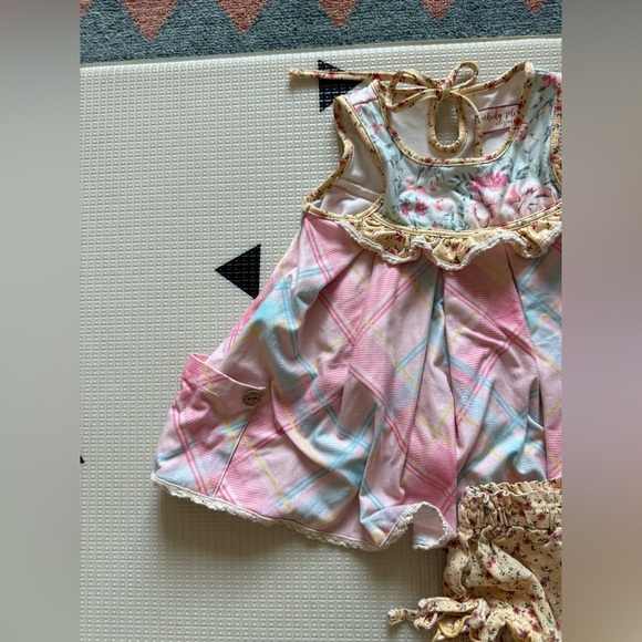 Cheeky Plum|Baby girl,toddler pastel Floral matching set Short sleeve & bloomers - Picture 2 of 9